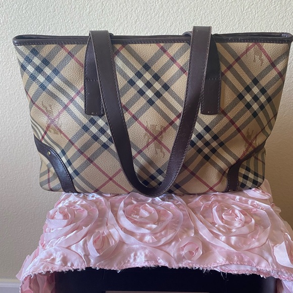 Burberry tote w zipper - Picture 2 of 8